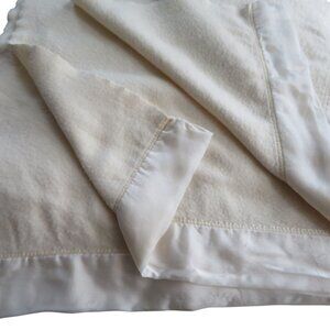 Vintage Fieldcrest Cannon Twin Acrylic Blanket Satin Trim 76"x84" Cream USA Made